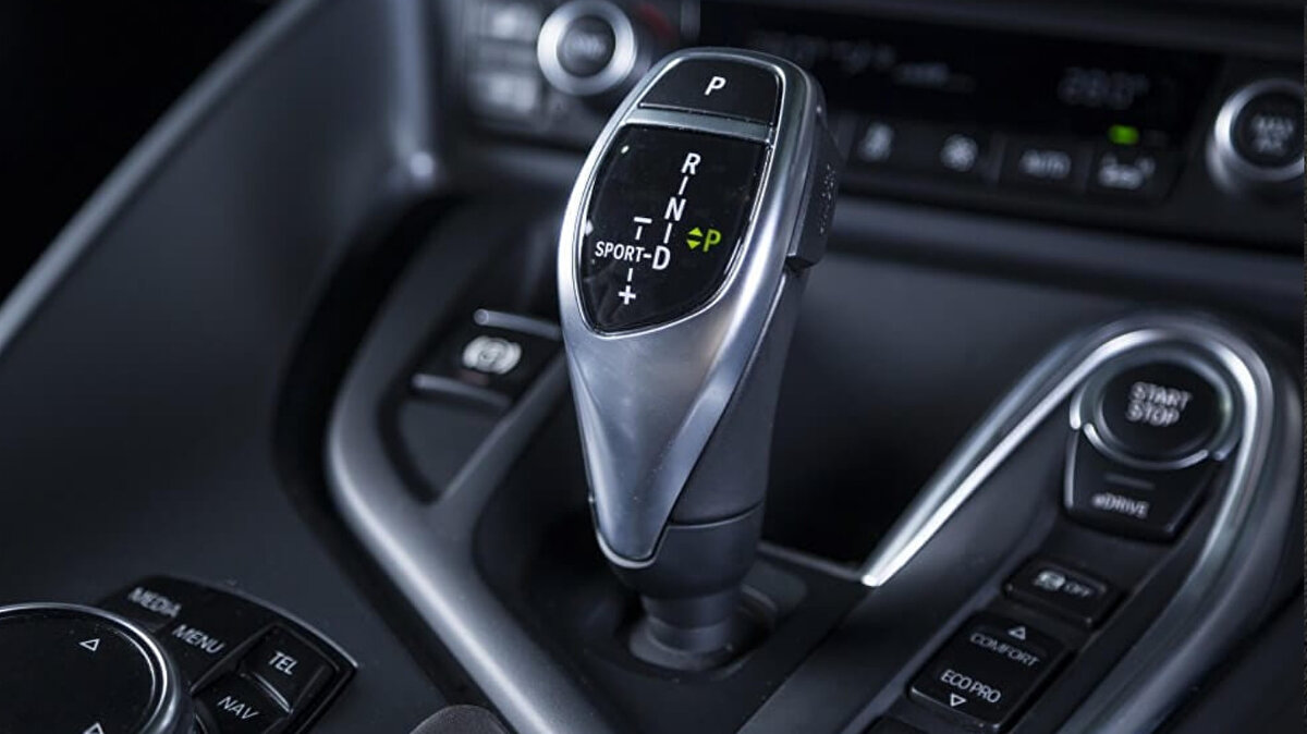 Artan bakım masrafları göz korkutuyor<br><br>Manuel araçlara göre bakım ve onarım maliyetleri daha yüksek olan otomatik vitesli araçlar, doğru kullanılmadığında ciddi arızalarla karşı karşıya kalıyor. Özellikle DCT, CVT ve DSG sistemleri, küçük hataları bile tolere edemiyor.