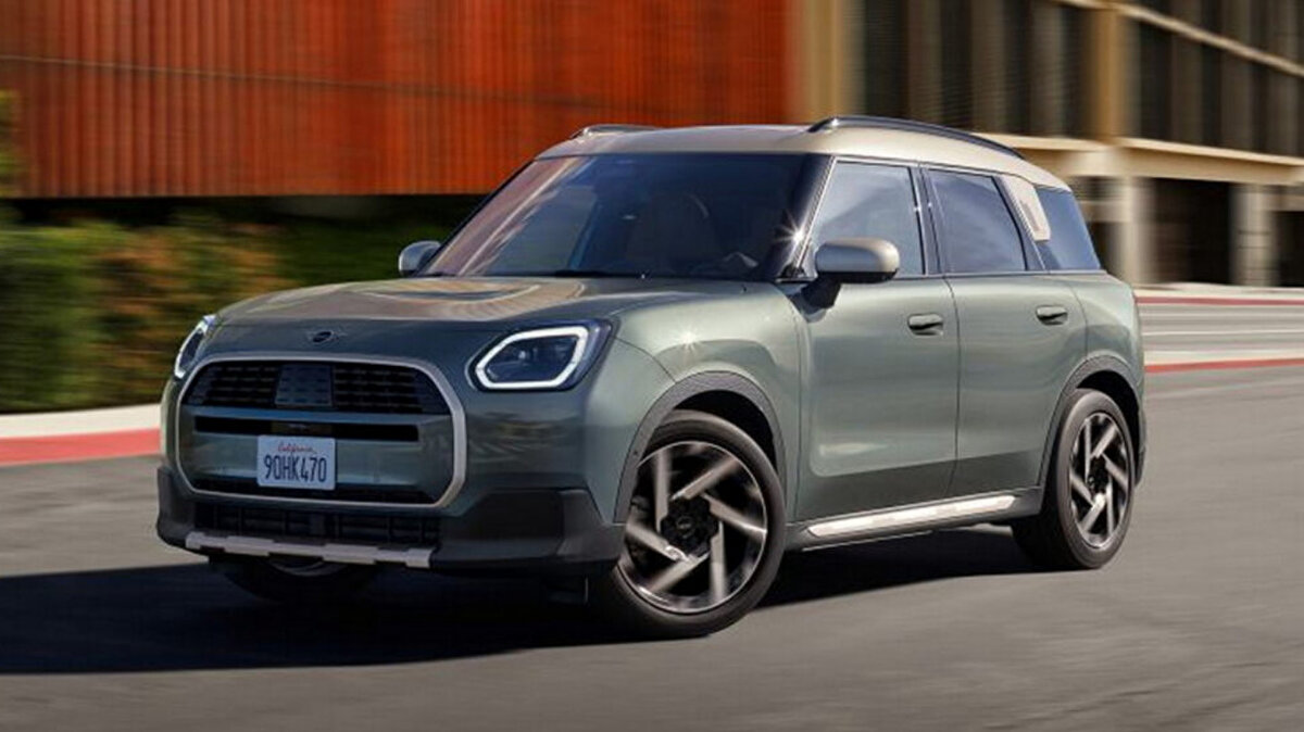 3. Mini Countryman<br><br>Toplam Satış: 7.028 adet<br>Premium kompakt segmentte öne çıkan Mini Countryman, tasarımı ve şehir içi kullanım kolaylığıyla dikkat çekti.