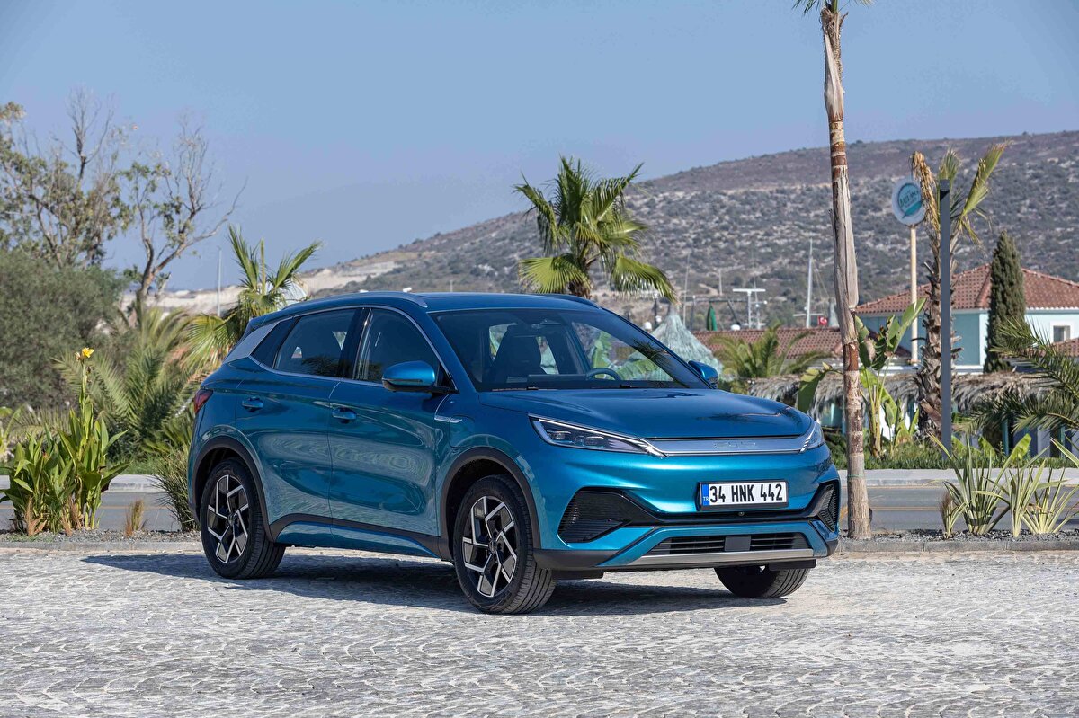 5. BYD Atto 3<br><br>Toplam Satış: 4.884 adet<br>Çinli otomotiv devi BYD’nin Atto 3 modeli, Türkiye’de hızla büyüyen elektrikli pazarın önemli aktörlerinden biri haline geldi.