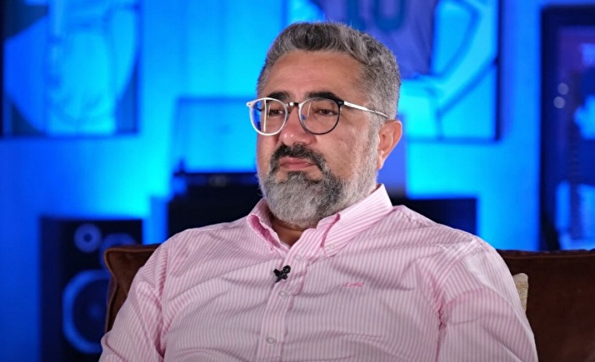 "İki tane kalitesiz teknik direktörün yönettiği, keyifsiz bir maç izledik. İki hoca da kalitesiz işler yaptı. Ortalamanın üstündeki bir futbol ülkesinin takımı, 65 dakika eksik oynayan rakibini cezalandırırdı."