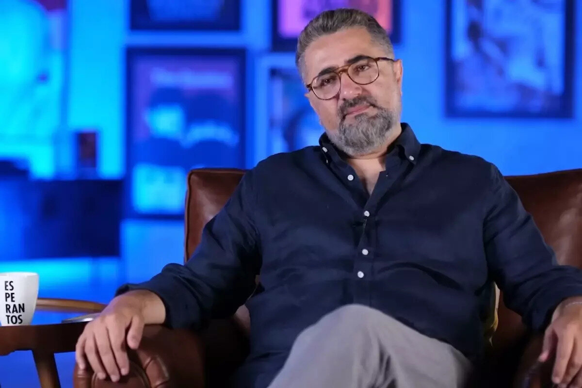 "Avrupa dönüşü yine kötü alışkanlıklar vardı Galatasaray'da! Kendini yere atanlar gibi... Aslında iki hocayı da İlkay Gündoğan yendi. İlk yarıda savunmanın önüne gelip tempoyu ayarladı ve Beşiktaş'ın vitesini düşürdü. Ardından ikinci yarıda da öne çıktı ve golünü attı! Saha içindeki teknik direktör olarak, kulübedekilere ders verdi! Maçın analizi benim açımdan budur." dedi ve sözlerini noktaladı.