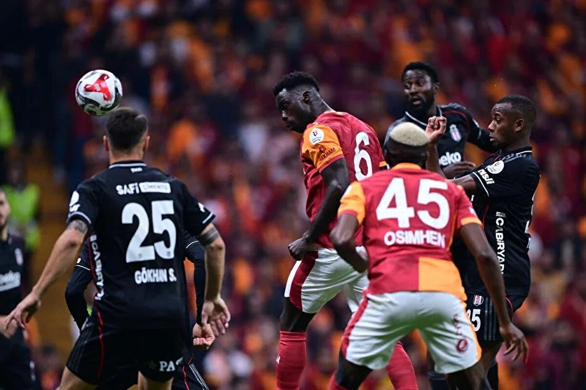 Levent Tüzemen, dün oynanan ve 1-1 eşitlikle sona eren Galatasaray Beşiktaş mücadelesini A Spor ekranlarında değerlendirdi<br>İşte Levent Tüzemen'ın açıklamaları: