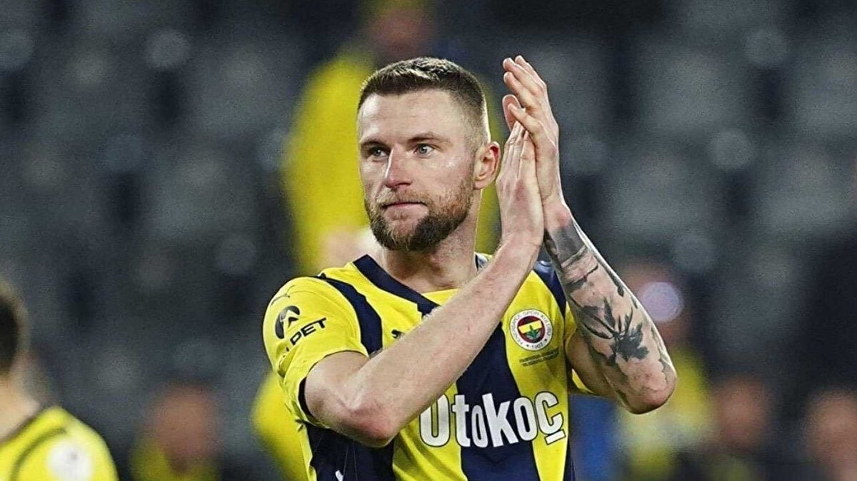 Karagümrük maçında yok<br><br><br>Sarı kart ceza sınırını aşan Slovak yıldız, 9. haftada oynanacak Fatih Karagümrük maçında forma giyemeyecek. 