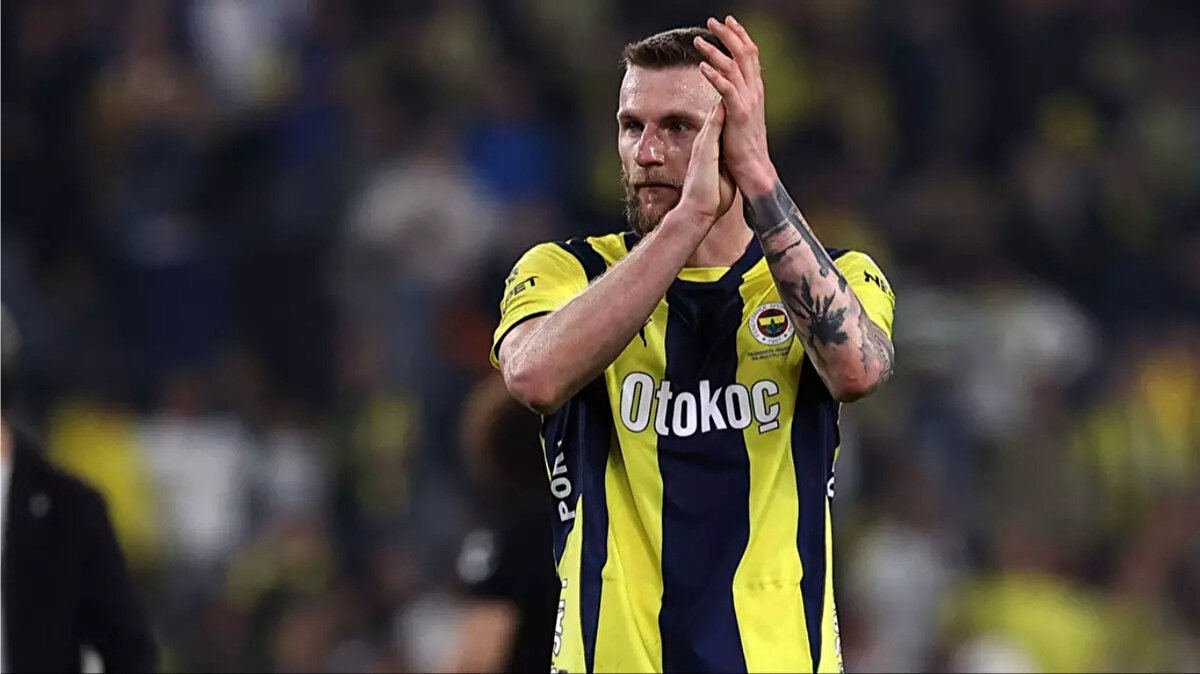 Milan Skriniar sarı kart gördü<br><br>Maçın 50. dakikasında Fenerbahçe’nin deneyimli savunmacısı Milan Skriniar, sarı kart gördü. Bu kart ile birlikte Skriniar ceza sınırını da doldurmuş oldu
