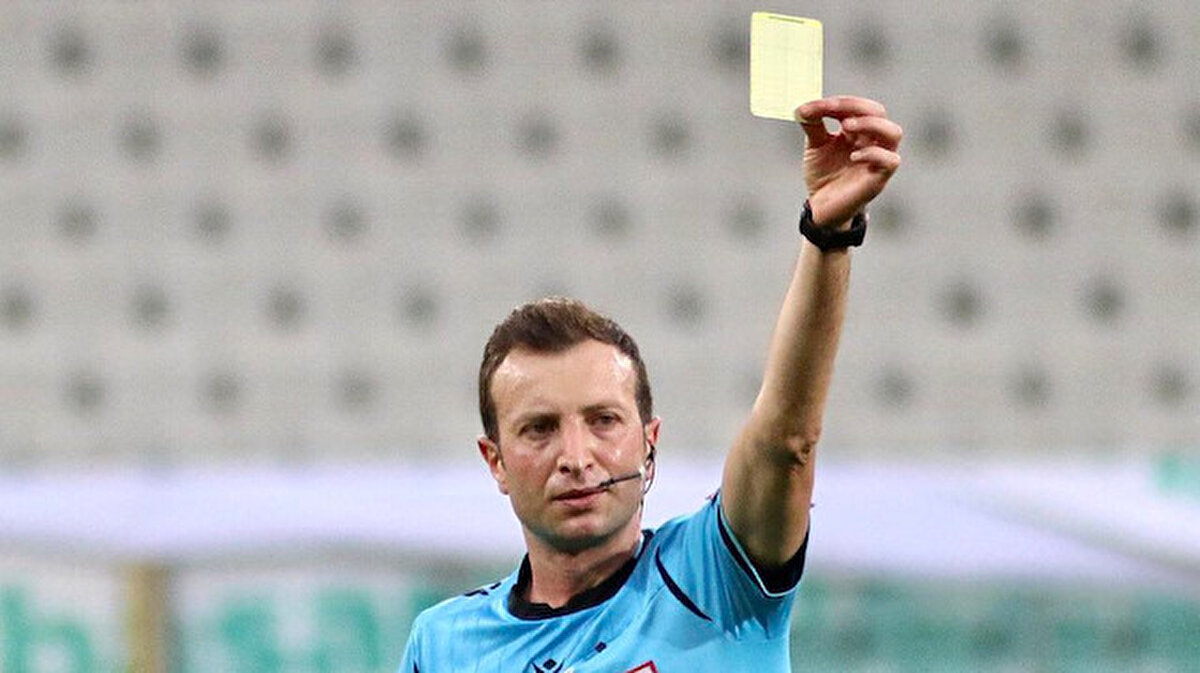 Süper Lig ve Alt Liglerdeki Performansı<br><br>Yasin Kol, bugüne kadar yönettiği Süper Lig ve alt lig karşılaşmalarında hızlı ve doğru kararlarıyla dikkat çekmiştir. Hakemlik kariyerinde elde ettiği başarılar, maç yönetimindeki istikrarı ve saha içindeki otoritesi, spor kamuoyunun yakından takip ettiği konular arasında yer almaktadır.<br><br>Süper Lig’deki kritik maçlarda gösterdiği profesyonel yaklaşım ve azmi sayesinde, Yasin Kol kariyerine üst düzey liglerde devam etmektedir.