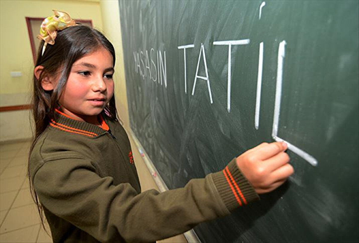 İKİNCİ ARA TATİL NE ZAMAN?<br><br>2025-2026 eğitim yılında ikinci ara tatil ise 16-20 Mart 2026 tarihleri arasında yapılacak.