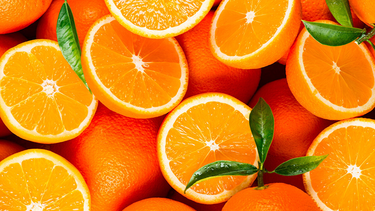 Turuncu / Sarı meyveler<br><br><br>Beta-karoten (A vitamini öncüsü) açısından zengindir.<br>Göz sağlığına ve bağışıklığa iyi gelir