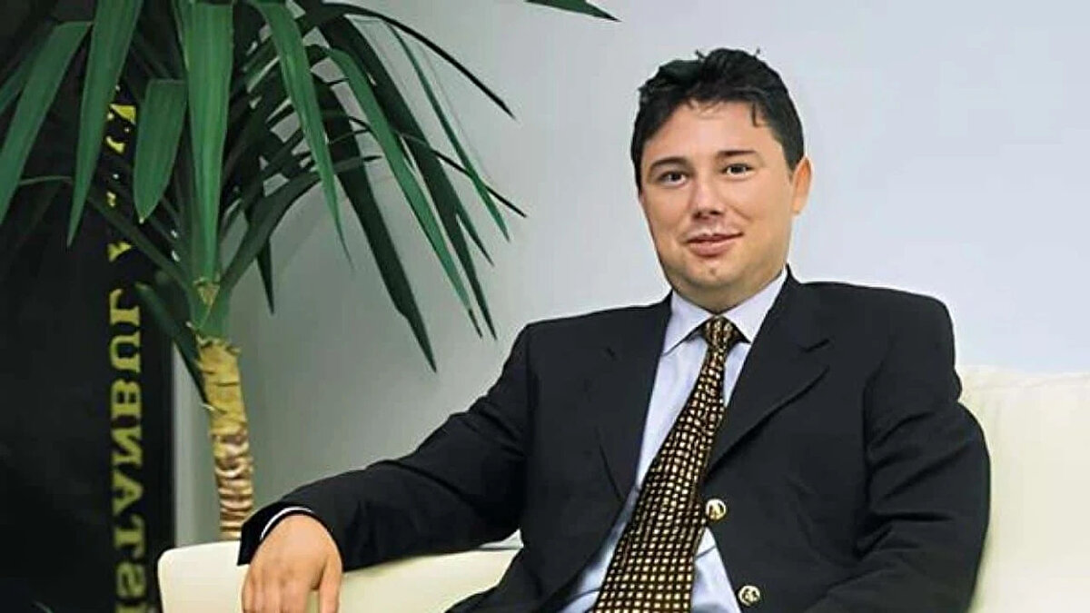 İSTANBUL ALTIN RAFİNERİSİ KİMİN, SAHİBİ KİM?<br><br>1996 yılında devlet destekli kurulan İstanbul Altın Rafinerisi A.Ş.'nin çoğunluk hisseleri Ömer Halaç’a ait. İstanbul Altın Borsası ve Vakıfbank’ın da bir dönem ortakları arasında yer aldığı bu köklü kuruluşun 2002 yılından beri hisselerinin yaklaşık %99’u Halaç Ailesi’ne aittir.