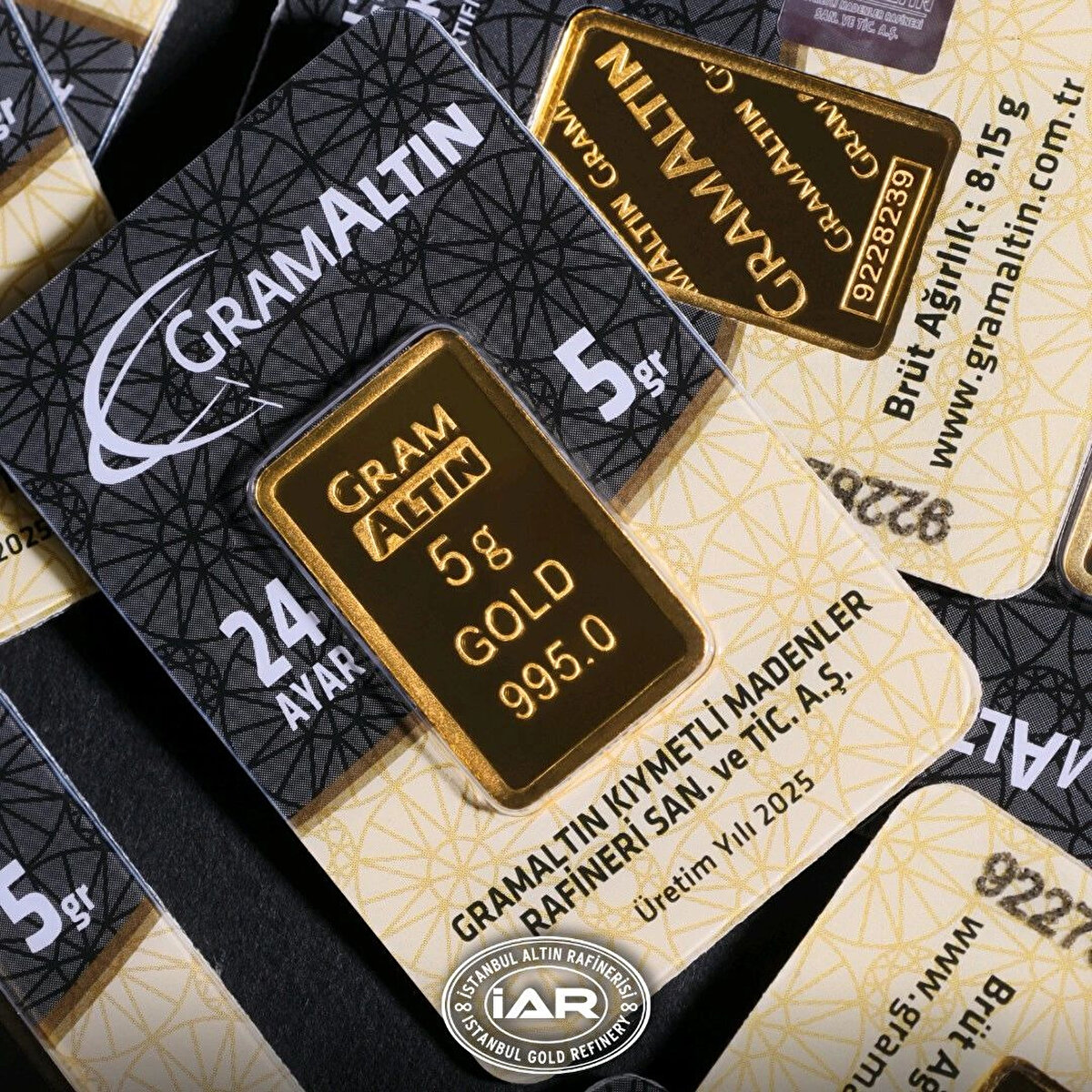 Ayrıca İstanbul Altın Rafinerisi, Türkiye'de altın ve değerli madenler alanında faaliyet gösteren birçok bağlı şirkete sahip:<br><br>Gram Altın Kıymetli Madenler Rafineri San. ve Tic. A.Ş.<br><br>Kadsis Kıymetli Madenler ve Madencilik A.Ş.<br><br>İAR Döviz ve Kıymetli Madenler Yetkili Müessese A.Ş.<br><br>Halaç Döviz ve Kıymetli Madenler Yetkili Müessese A.Ş.<br><br>Halaç Kuyumculuk Sanayi ve Ticaret A.Ş.<br><br>HLC Kıymetli Madenler ve Yatırım A.Ş.<br><br>İstanbul Altın Rafinerisi Kıymetli Metaller Ticaret A.Ş.