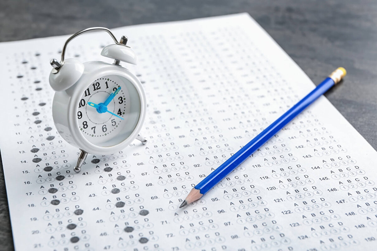 ALES3 başvuruları ne zaman?<br><br>ÖSYM tarafından yayımlanan 2025 sınav takvimine göre ALES3 başvuruları 7 Ekim 2025 Salı günü başlayacak. Başvurular 14 Ekim 2025 Salı gününe kadar sürecek. Sınav başvuru işlemleri ÖSYM'nin Aday İşlemleri Sistemi (AİS) üzerinden alınacak.