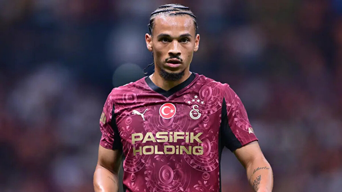 Takımdan ayrılmasına ve Galatasaray'ı seçtiği için tepki gösteren Alman taraftarlar Leroy Sane ile tartışmaya başladı. <br><br>Yıldız golcü taciz ve tepki gösterenlere cevap verdi.
