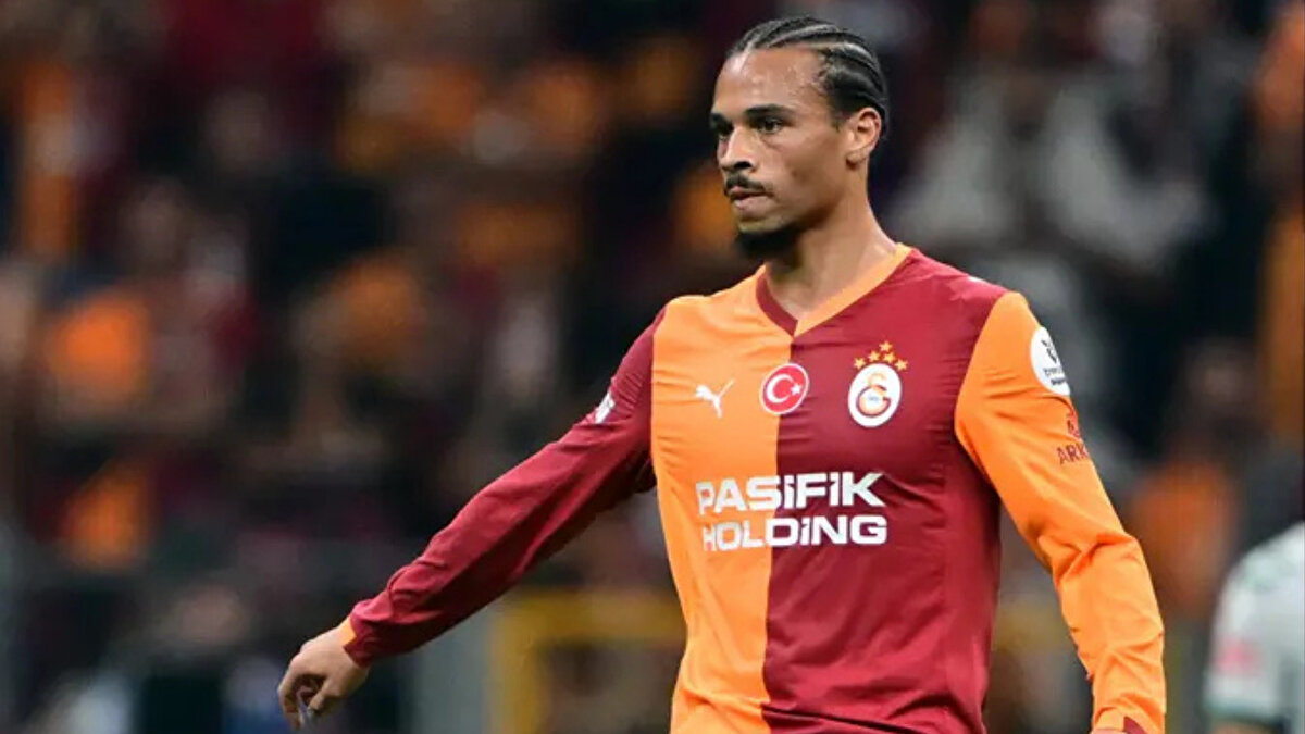 29 yaşındaki oyuncu burada bazı Alman takımının taraftarlarıyla tartışma yaşadı.