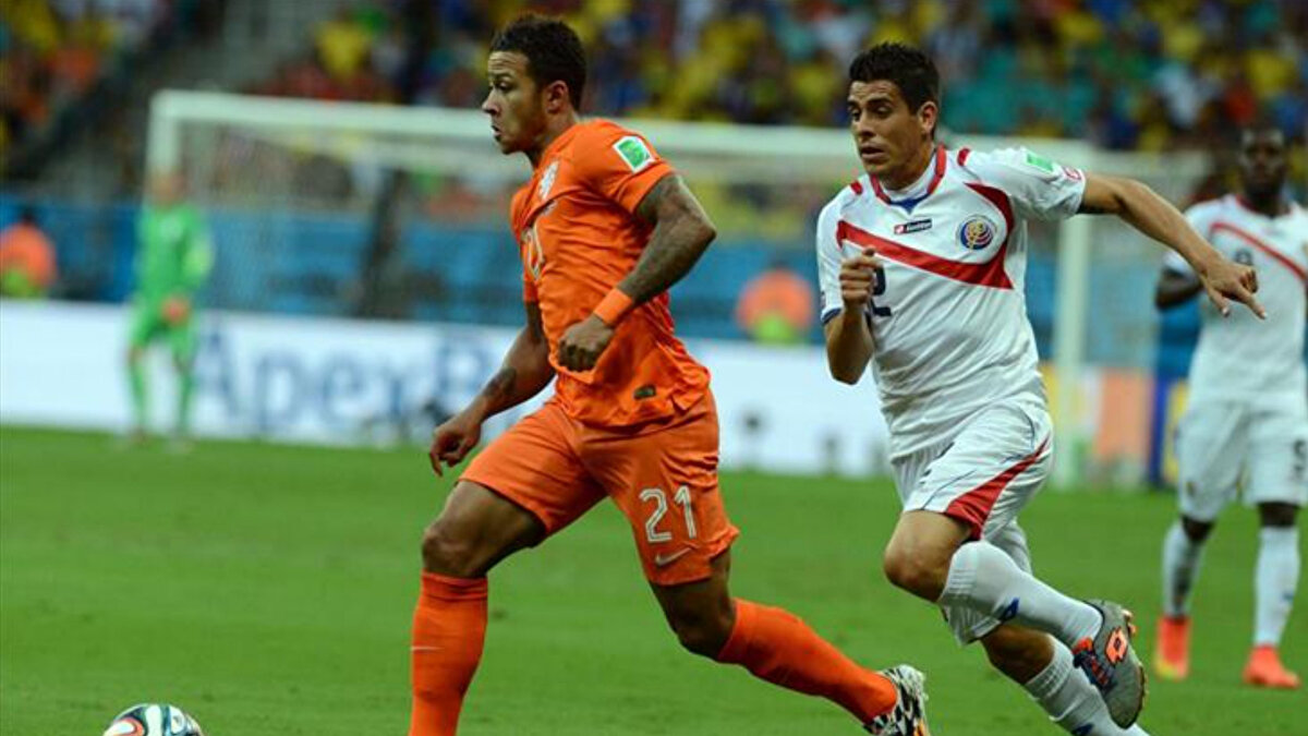 Hollanda basınında yer alan haberlere göre, Brezilya ekibi Corinthians forması giyen Depay’ın pasaportu Brezilya’da çalındı.