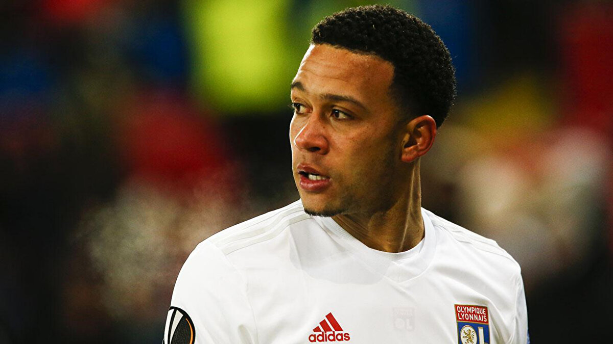 Konuya ilişkin açıklamalarda bulunan Hollanda Teknik Direktörü Ronald Koeman, "Bu, hem Depay hem de bizim için talihsiz bir durum. Milli takımda tam kadro hazırlanmak isterdik. Ancak kontrolümüz dışında gelişen durumlar var. Umarız en kısa sürede kampa katılır." ifadelerini kullandı.