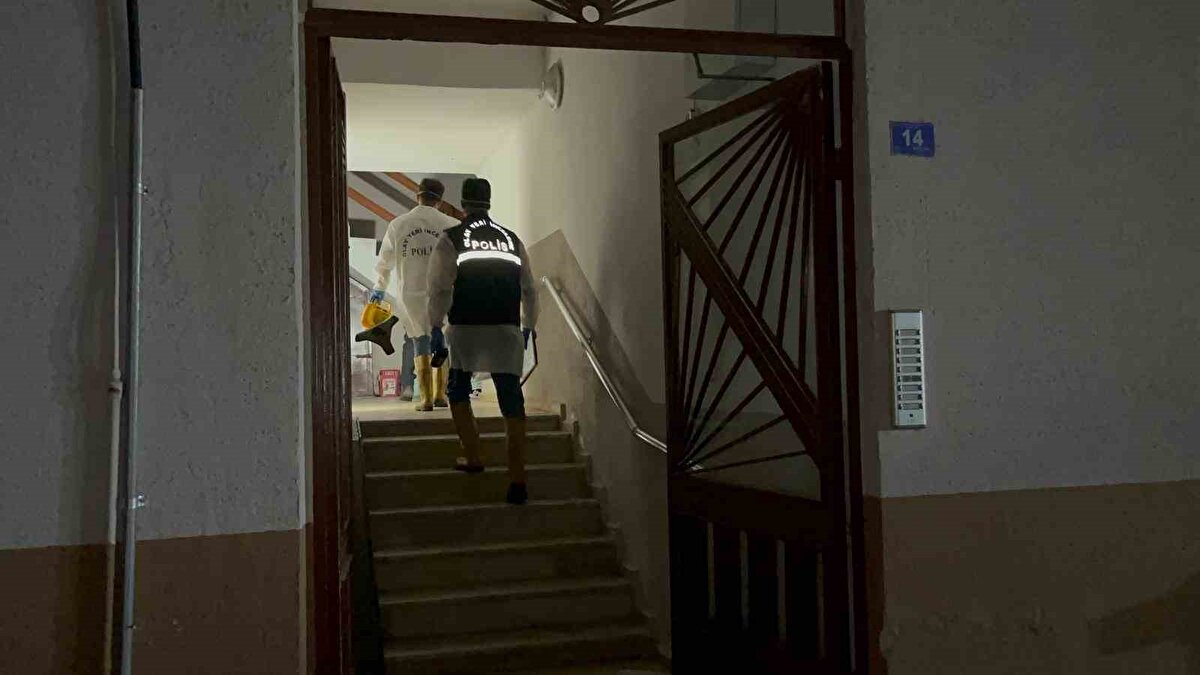 İtfaiye ekiplerinin müdahalesiyle yangın kontrol altına alınarak söndürüldü. Yangın sonrası evde yapılan incelemede, Ali D.’nin hayatını kaybettiği belirlendi. 