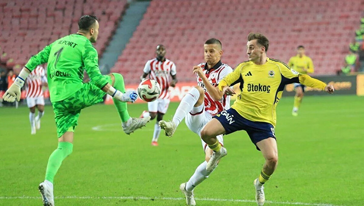 Trendyol Süper Lig'in 8. haftasında Fenerbahçe, Samsunspor deplasmanından 0-0'lık beraberlikle döndü ve Süper Lig'de 4. sıraya geriledi.