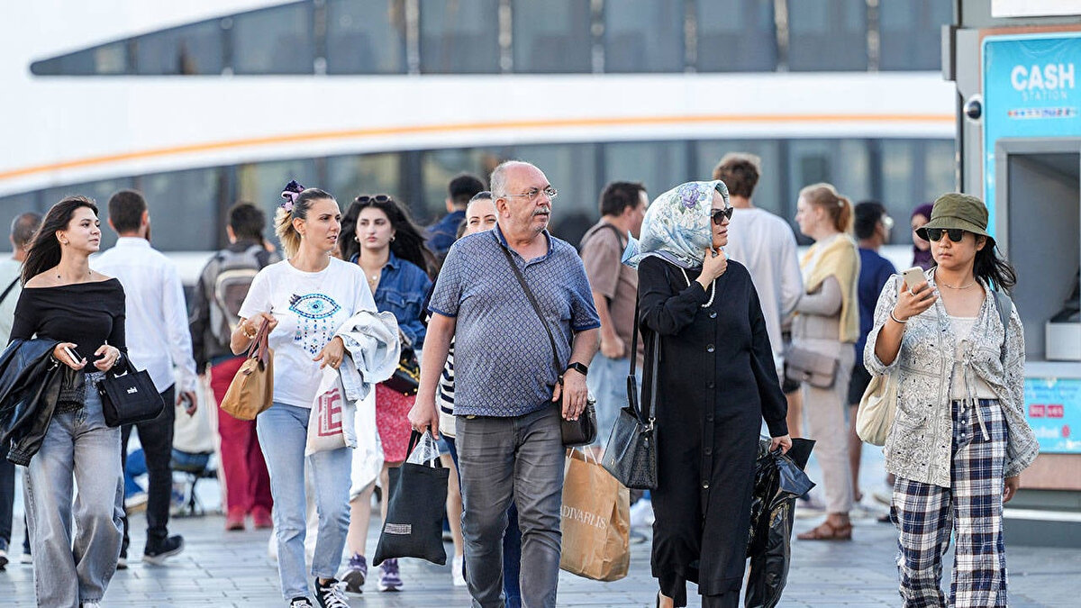 Toplu taşıma, sağlık, kültür ve hukukta büyük fırsat: Emekliler ve 65 yaş üstü vatandaşlara özel bedava hizmetler başladı.