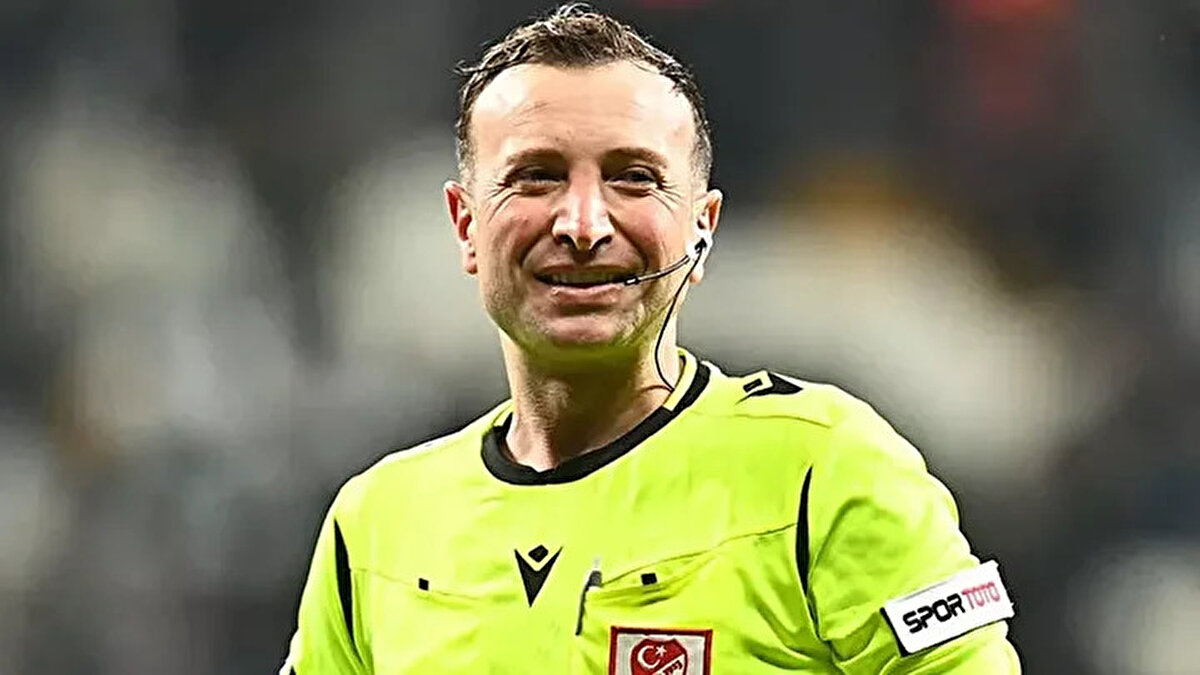 Söz konusu pozisyonda hakem Yasin Kol oyunu başlattıktan sonra düdük çalmış ve Beşiktaş'ın oyuncu değişikliğine izin vermişti.<br><br>