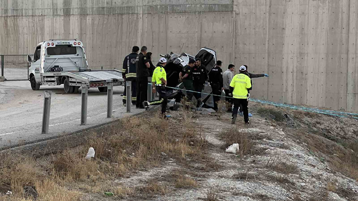 Edinilen bilgiye göre, Konya’dan Kaşınhanı Mahallesi istikametine seyreden A.D. idaresindeki 33 AZR 079 plakalı otomobil, sürücüsünün kontrolünden çıkarak yol kenarına uçtu. Kaza ihbarı üzerine olay yerine sağlık ve polis ekipleri sevk edildi.