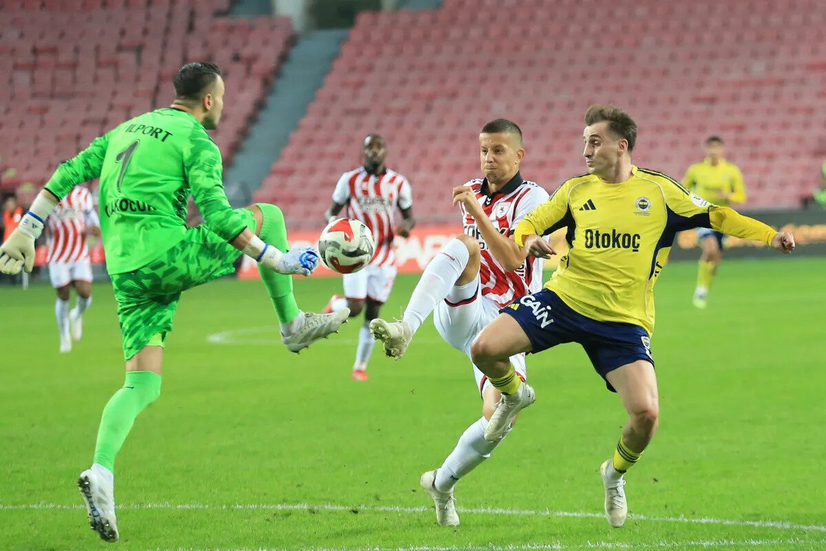 Bülent Yıldırım: "VAR'ı tebrik ederim. Tartışacak bir şey yok, penaltı kararının iptali doğru."<br><br>Deniz Çoban: "Böyle bir penaltı olmaz. Halil Umut Meler izledi ve iptal etti."