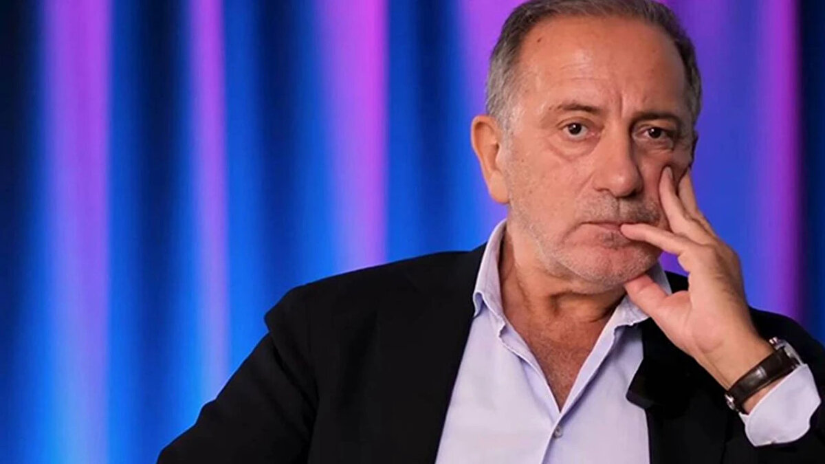 “Tutukluluğuma devam kararı çıktı, şaşırdım. Hâl böyle olunca planlarımı değiştirmem gerekti. Tahliye olursam tatil yapacağımı söylemiştim. Şimdi siz de tatile çıkın. Cezaevi insanı hem bedenen hem ruhen yoruyor. Bilgiye ulaşmanın zor olduğu bir yerde kendimi tekrar etmekten korkuyorum.”