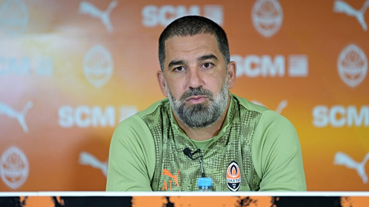 "Bugün hissettiklerim gerçekten yıkıcı ve muhtemelen antrenörlük kariyerimde ilk kez böyle hissediyorum. Tüm sorumluluğu alıyorum: Takım iç sahada dört gol yediğinde, bu tamamen benim sorumluluğumdur ve bundan kaçınmayacağım."