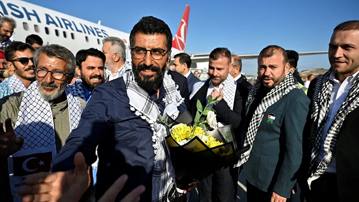 Gazze ablukasını delmek amacıyla oluşturulan Küresel Sumud Filosu’na katılmak isteyen gönüllüler için başvuru süreci devam ediyor<br><br>Katılım başvuruları, filonun resmi internet adresi olan globalsumudflotilla.org üzerinden gerçekleştiriliyor.<br>