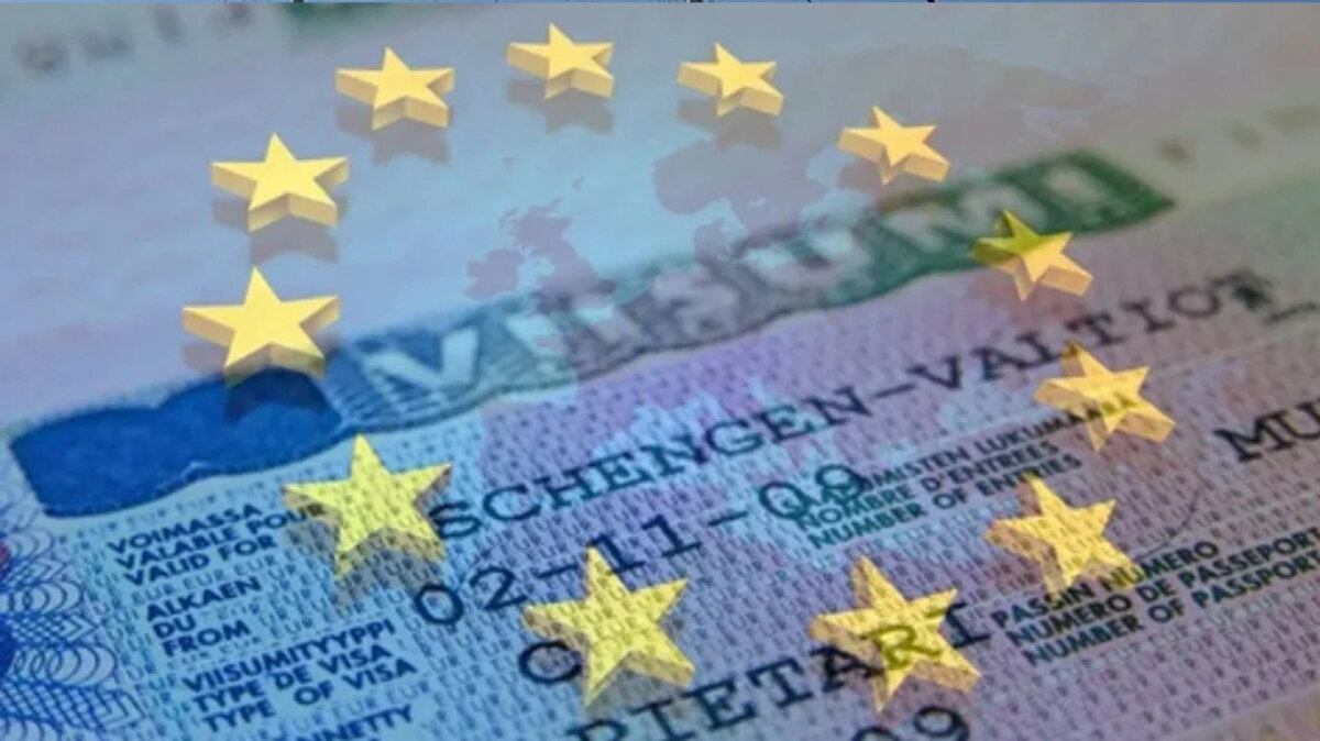 Avrupa vizesinin olması zorunlu<br>Katılımcılardan Avrupa vizesi/seyahat belgeleri zorunlu tutuluyor çünkü Sumud Filosu küresel bir organizasyon ve İsrail’i politik olarak zor durumda bırakmak için politik muhatabı olan ülkelerden hareket tercih ediliyor.