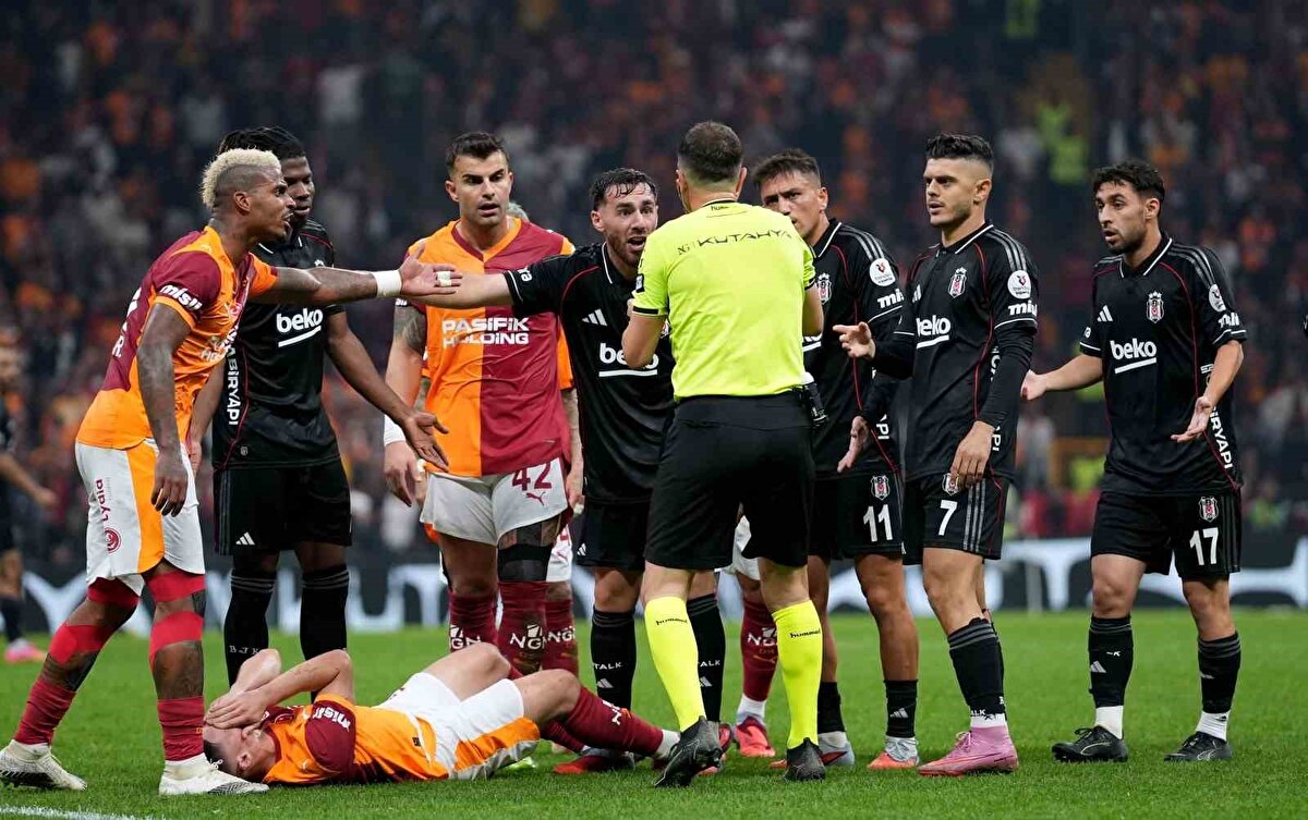 İLK PUAN KAYBI<br><br>Beşiktaş maçına kadar 7'de 7 yapan sarı-kırmızılı takım, bu sezon ilk kez puan kaybı yaşadı. Galatasaray'ın ligdeki 15 maçlık galibiyet serisi de bozulmuş oldu. Sarı-kırmızılı takım son olarak ligde geçtiğimiz sezon Beşiktaş'a mağlup olmuştu. 