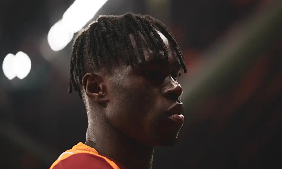 Sarı kırmızılı ekip bu maçta sadece 2 puan değil iki de futbolcusunu kaybetti.