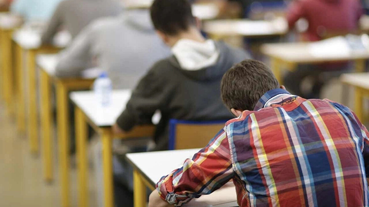 KPSS sınav sonuçlarının açıklanacağı tarih belli oldu. ÖSYM tarafından düzenlenen Kamu Personeli Seçme Sınavı (KPSS) Alan Bilgisi ve Genel Yetenek - Genel Kültür oturumları tamamlandı. 7 Eylül 13-14 Eylül tarihlerinde yapılan oturumlarla sınav süreci tamamlandı. Peki, 2025 KPSS sonuçları açıklandı mı, ne zaman açıklanacak? İşte, KPSS sınav sonucu sorgulama ekranı bilgisi ve ayrıntılar.