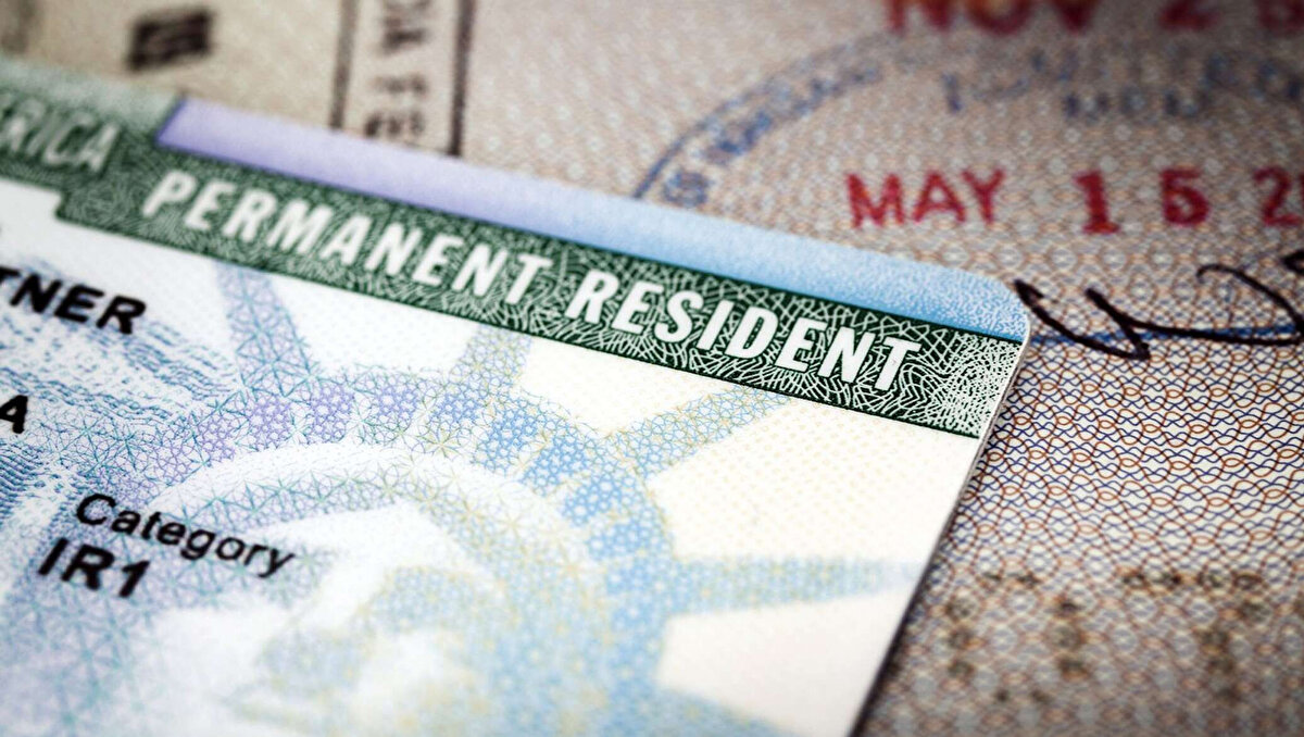 Online başvuruların ardından belirlenecek Green Card için yeni dönem başlıyor. Bir çok aday başvuru esnasında yazım yanlışları, yanlış bilgi ve fotoğraf kurallarında uyguladıkları hatalar yüzünden red cevabı alıyor. Olumlu başvuruların ardından adaylar mülakat sürecine geçecekler. Mülakat için de adayların ayrıca mülakat randevusu oluşturmaları gerekiyor. Peki, 2027 dönemi için Green Card başvuruları ne zaman başlayacak?