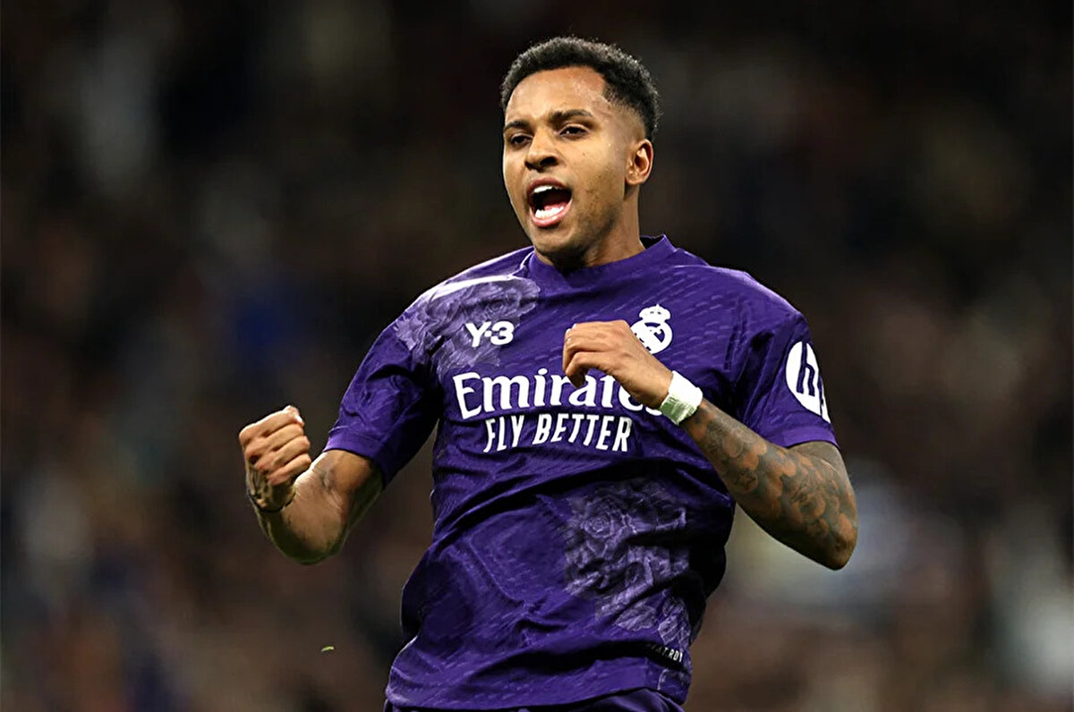 RODRYGO’NUN BU SEZONKİ PERFORMANSI<br>Rodrygo geçen sezon forma bulmakta zorlandı. LaLiga ve Şampiyolar Ligi’nde 8 maça çıkan 24 yaşındaki oyuncu 212 dakika süre bulurken 3 karşılaşmaya ilk 11’de başladı.