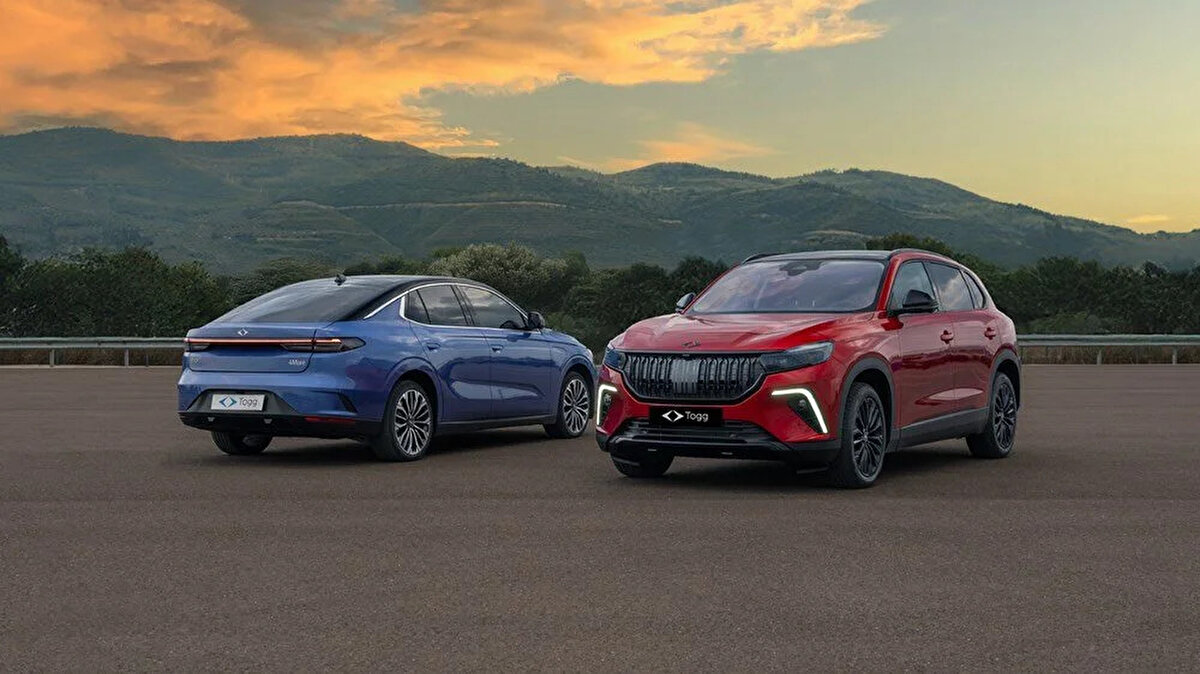 Togg T10F 4More farkı<br><br>T10F 4More modeli ise 4,1 saniyede 0’dan 100 km/s hıza ulaşarak serinin en hızlı üyesi oluyor. 523 kilometre menzile sahip olan T10F 4More, Oltu, Urla, Mardin, Gemlik ve Kula renk seçenekleriyle satışta. Her iki model de 2025 yılı için sınırlı sayıda üretilecek.