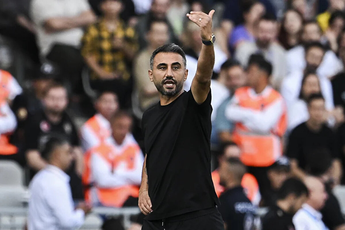 Süper Lig’de sezona kötü bir başlangıç yapan Eyüpspor’da teknik direktör Selçuk Şahin’le yollar ayrılmıştı.<br><br>