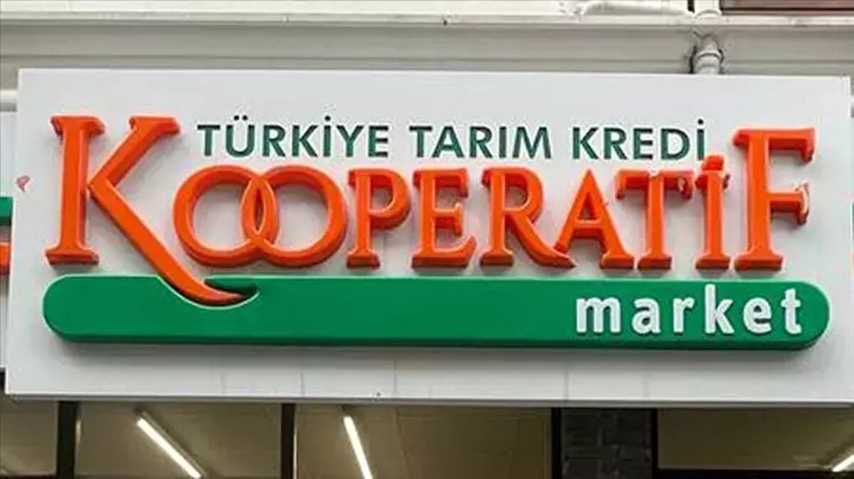 Tarım Kredi Market’in yeni haftalık aktüel katalog kampanyası, müşterilere geniş ürün yelpazesiyle cazip fırsatlar sunmaya devam ediyor. 7-13 Ekim 2025 tarihleri arasında geçerli olan indirimlerde toplam 46 ürün kampanyaya dahil edilirken, çay, somon balığı, tavuk, yumurta ve peynir çeşitleri öne çıkıyor. Market, aktüel broşüründe yer alan bu fırsatlarla tüketicilere kaliteli ürünleri daha uygun fiyatlarla sunarak mutfak ihtiyaçlarını karşılamada avantaj sağlıyor. Haftalık indirimler, ailelerin bütçesine katkı sağlarken, Tarım Kredi Market alışveriş deneyimini daha keyifli ve ekonomik kılıyor.