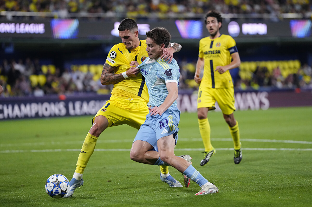 KENAN YILDIZ EN PAHALI TÜRK OYUNCU OLDU<br><br>Ünlü Alman veri sitesi Transfermarkt, Kenan Yıldız'ın piyasa değerini 50 milyon euro'dan 75 milyon euro'ya yükseltti. 