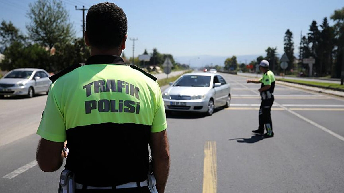 <br>BAREM SİSTEMİ NEDİR?<br><br>İçişleri Bakanı Yerlikaya, yerleşim yeri içindeki trafik denetimlerini artıracaklarını bildirerek,<br>“Trafikte can kaybı ve yaralanmanın en büyük müsebbibi hız kuralı ihlali. Barem sistemi getirdik. Yerleşim yeri içi ve yerleşim dışı ayrımı yaptık.” dedi.