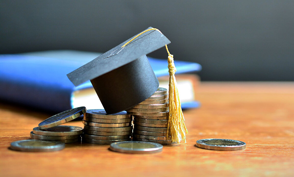 İstanbul’da okuyan binlerce üniversite öğrencisi, İstanbul Büyükşehir Belediyesi’nin (İBB) açacağı burs başvurularını bekliyor. Eğitim hayatında finansal destek sağlayacak olan bu burs için öğrenciler merakla başvuru tarihlerini araştırıyor.<br>