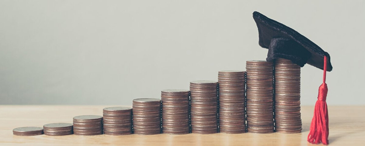 İBB BURS BAŞVURUSU İÇİN İSTENEN BELGELER<br>Sabıka kaydı<br>Öğrenci belgesi<br>Öğrencinin not durumunu gösteren transkript<br>Bursluluk belgesi<br>Öğrenci Bekar ise Ailenin maddi durumunu gösteren belgeler (Gelir belgesi, Maaş bordrosu vb.)<br>Öğrenci Evli ise öğrencinin kendi ve eşinin maddi durumunu gösteren belgeler (Gelir belgesi, Maaş bordrosu vb.)<br>Varsa kendisinin ya da aile bireylerinin engelli raporu fotokopisi<br>Varsa Okuyan kardeşlerin öğrenci belgesi (öğrenimine devam eden kardeşler dikkate alınacaktır. Açık öğretimde okuyan kardeşler değerlendirmeye alınmaz.)<br>Tüm süreç Kişisel Verilerin Korunması Kanunu’na (KVKK) uygun olarak yürütülecektir.