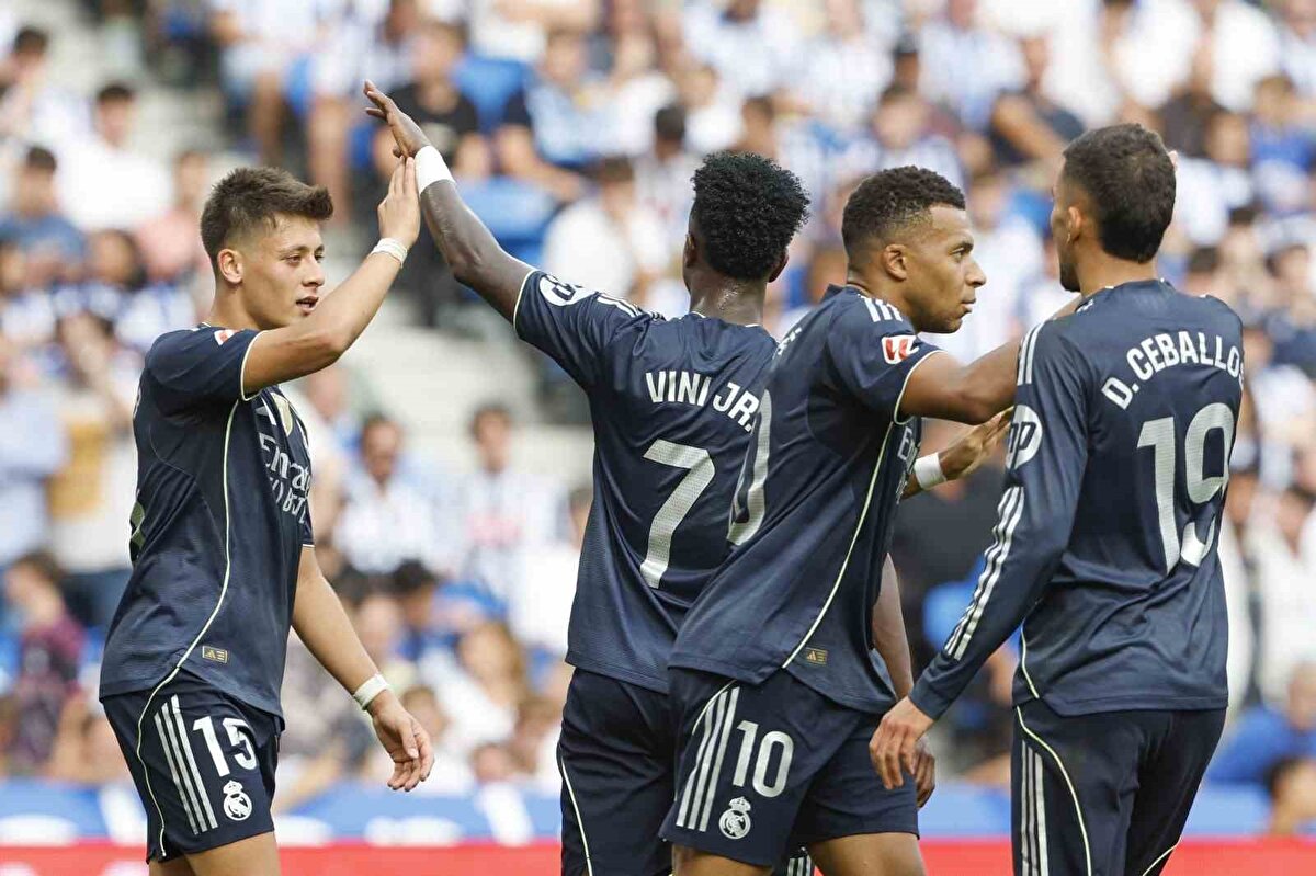 Xabi Alonso’nun ona oyun içinde verdiği rolle takımın önemli aktörlerinden biri olan milli oyuncu, “Xabi benden bir ‘10 numara’ gibi oynamamı istiyor; oyunun içinde çok olmamı, takımı yönlendirmemi ve geliştirmemi söylüyor” ifadelerini kullanmıştı. <br>