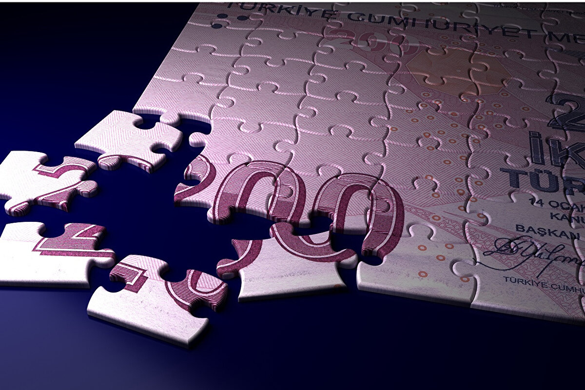 Türkiye’de TL’deki değer kaybı ve yüksek enflasyon etkisi<br>Türkiye’de Türk lirasındaki değer kaybı ve yüksek enflasyon, vatandaşın birikimlerini koruma refleksini yeniden tetikledi. Yerel kuyumcuların aktardığına göre, son bir ayda fiziksel altın talebi %20’ye yakın artış gösterdi.