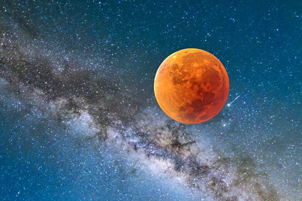 Hasat Dolunayı (Harvest Moon) ne demek?<br><br>Hasat Dolunayı, Sonbahar Ekinoksu’na en yakın tarihte gerçekleşen Dolunay anlamına gelir. Geleneksel olarak bu dönem, Kuzey Yarımküre’de tarım sezonunun son hasatlarının toplandığı zamanı simgeler. Bu nedenle Dolunay, hem doğada hem de insanların ruhsal dünyasında bir “tamamlanma” enerjisini temsil eder.<br><br>Aynı zamanda Hasat Dolunayı’nın ışığı, geceleri uzatan parlaklığıyla çiftçilere tarlalarını toplama imkânı sunduğu için tarih boyunca özel bir anlam taşımıştır. Astrolojide ise bu Dolunay, geçmiş emeklerin karşılığını alma ve yeni bir döngüye hazırlanma süreciyle ilişkilendirilir.