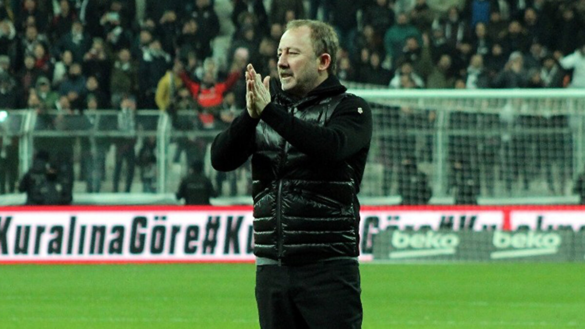 Beşiktaş, milli maçlar için verilen aradan sonra Gençlerbirliği'ni konuk edecek. Siyah beyazlılar, bu mücadelenin ardından erteleme maçında deplasmanda Tümosan Konyaspor ile karşı karşıya gelecek.