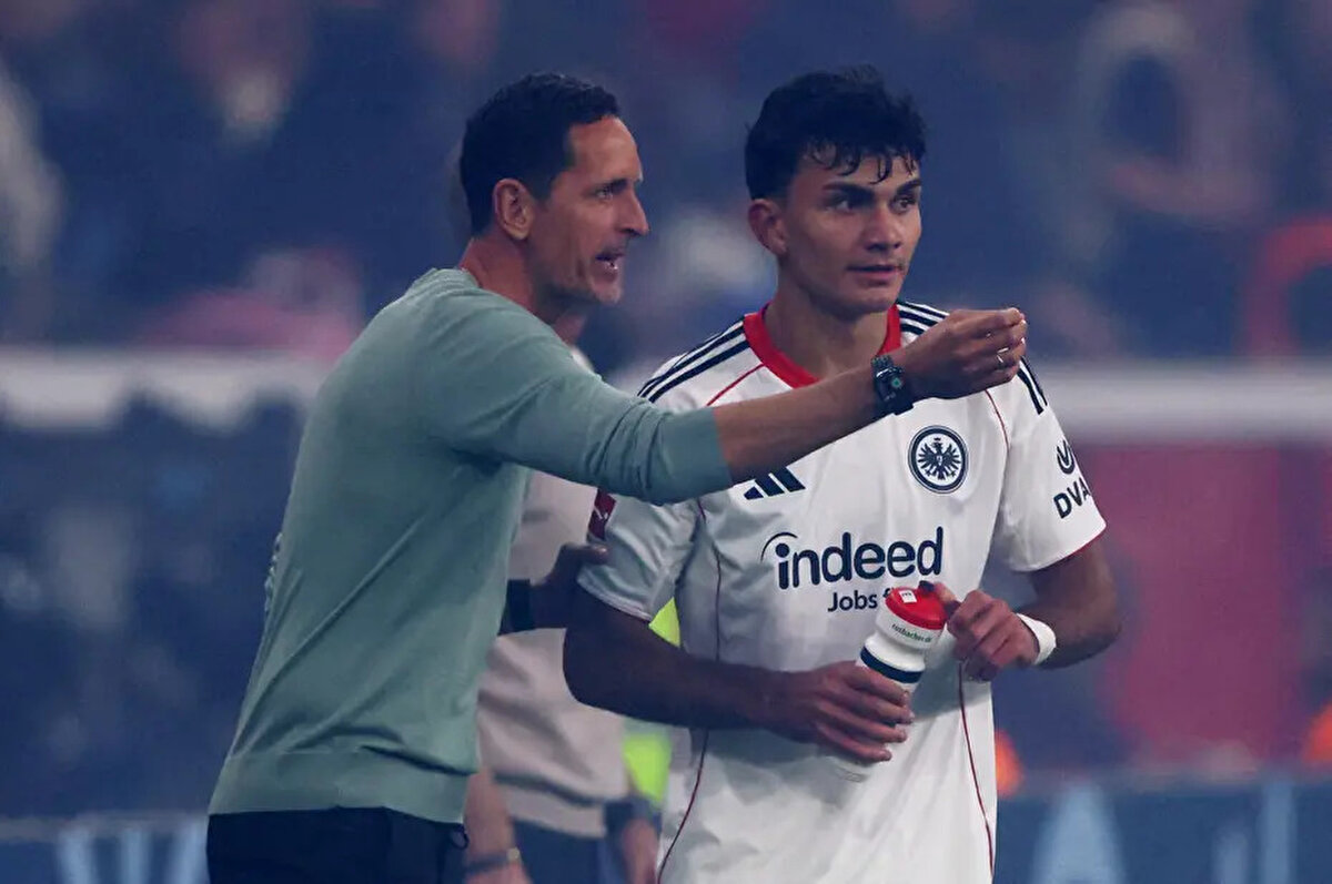 Sky Sports’ta yer alan habere göre Frankfurt, Avrupa kulüplerinin büyük ilgi gösterdiği Can Uzun’un bonservisini 80 milyon euro olarak belirledi.