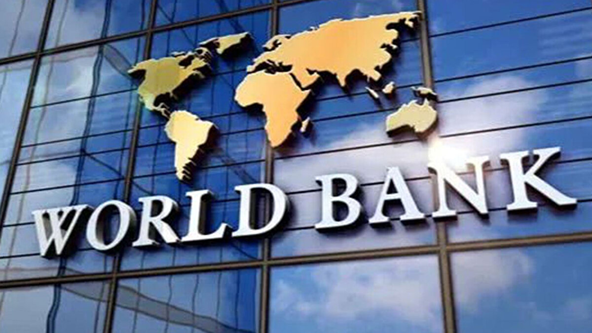 Raporda, bölgedeki ülkelerin iş gücünün tam potansiyelini kullanarak daha fazla insanın yaşamını iyileştirebileceği vurgulanarak, "Şu anda, kadınların yetenekleri ve becerileri önemli ölçüde yeterince kullanılmıyor. Veriler, eğitim ve becerilerde önemli ilerlemeler kaydedilmesine rağmen, kadınların sadece 5'te 1'inin iş gücüne katıldığını ve bunun dünyadaki en düşük oran olduğunu gösteriyor." ifadesine yer verildi.<br><br>Suriye ekonomisine ilişkin değerlendirmelerin de yer aldığı raporda, ülke ekonomisinin 2024’teki yüzde 1,5'lik daralmanın ardından bu yıl yüzde 1 büyümesinin öngörüldüğü belirtildi.<br><br>Bunun Suriye ekonomisinin büyümesinde 2022'den bu yana kaydedilen ilk artış olacağı aktarılan raporda, uluslararası yaptırımların gevşetilmesinin, elektrik arzının artmasının, geri dönenlerin ekonomiye katkısının ve artan uluslararası etkileşimin Suriye'de süregelen güvenlik istikrarsızlığını, devam eden kuraklığı, petrol arzındaki aksamalar ile sıkı likidite koşullarının etkisini dengelediği kaydedildi.