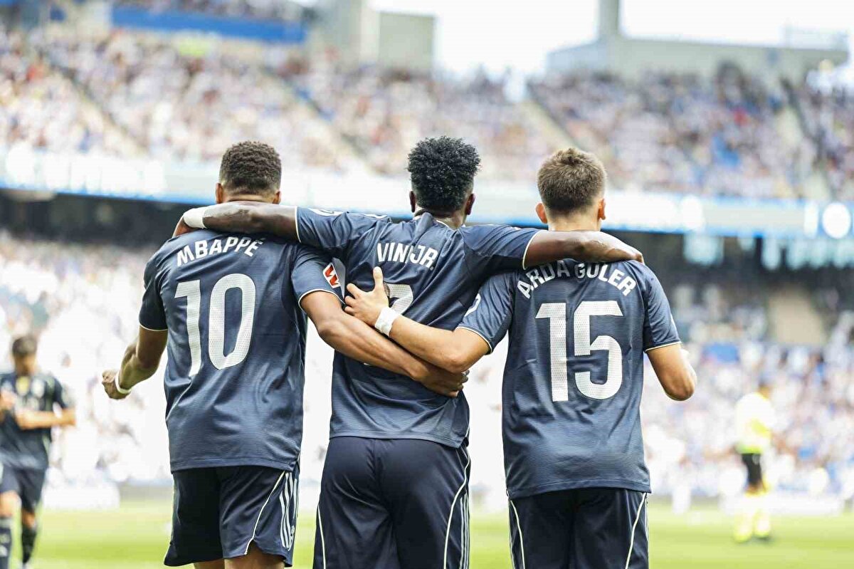 İspanyol devi son lig maçında Atletico Madrid'e 5-2 mağlup oldu ve ilk puan kaybını yaşadı. 