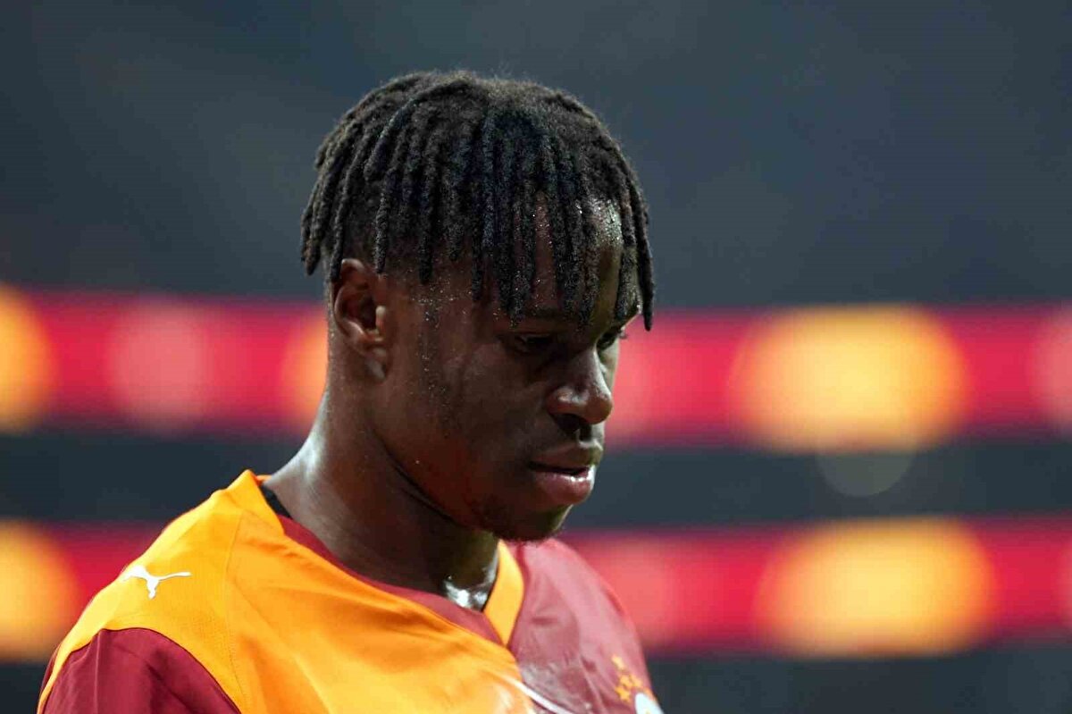 Süper Lig'de 7'de 7 yaparak Beşiktaş karşısına çıkan Galatasaray, ilk puan kaybını derbide yaşadı. 