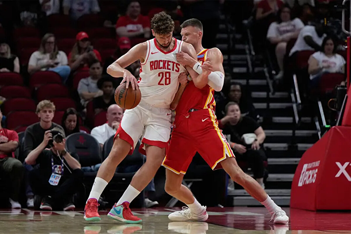 Milli yıldızımız Alperen Şengün, Atlanta karşısında 17 dakika sahada kalırken maçı 19 sayı, 6 asist ve 5 ribauntla tamamladıve maçın en skoreri oldu.<br>