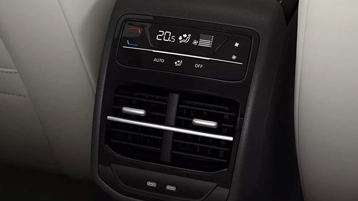 Ayrıca, segmentinin en uzun ve şimdiye kadar üretilmiş en geniş Passat'ı olan Passat, yolculara içeri adım attıkları anda hissettikleri özgürlük hissini, gerçek bir business class deneyimi sunuyor.